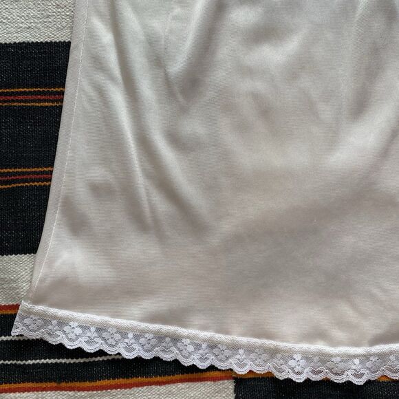 Vintage Warner’s Blush Lace Trim Slip Skirt. Medium. USA. Whimsygoth. Boho. - Picture 7 of 10